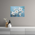 Umetnička slika ​Beli cvetovi na platnu - NS Canvas Shop